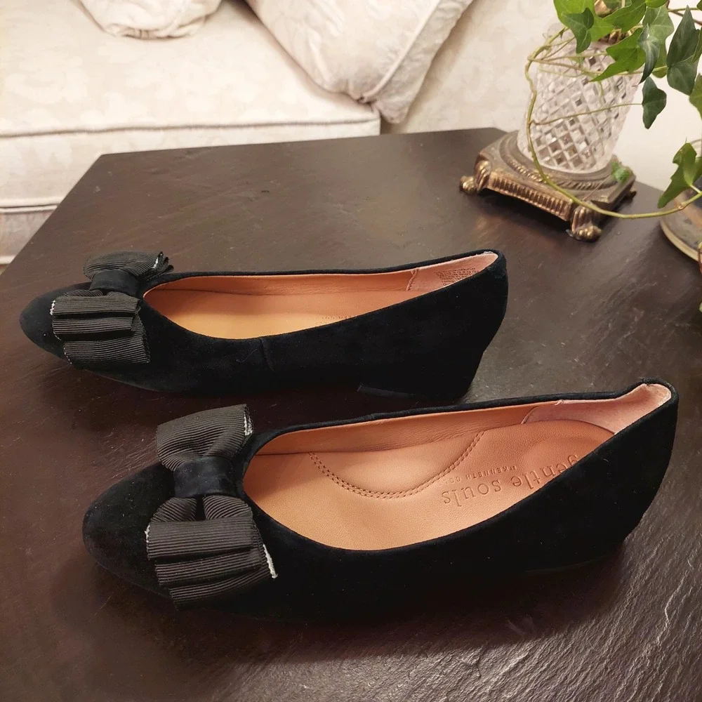NEW! Gentle Souls Kenneth Cole Women's Atlas Flat Black Suede Bow‎ Size 5.5 $149